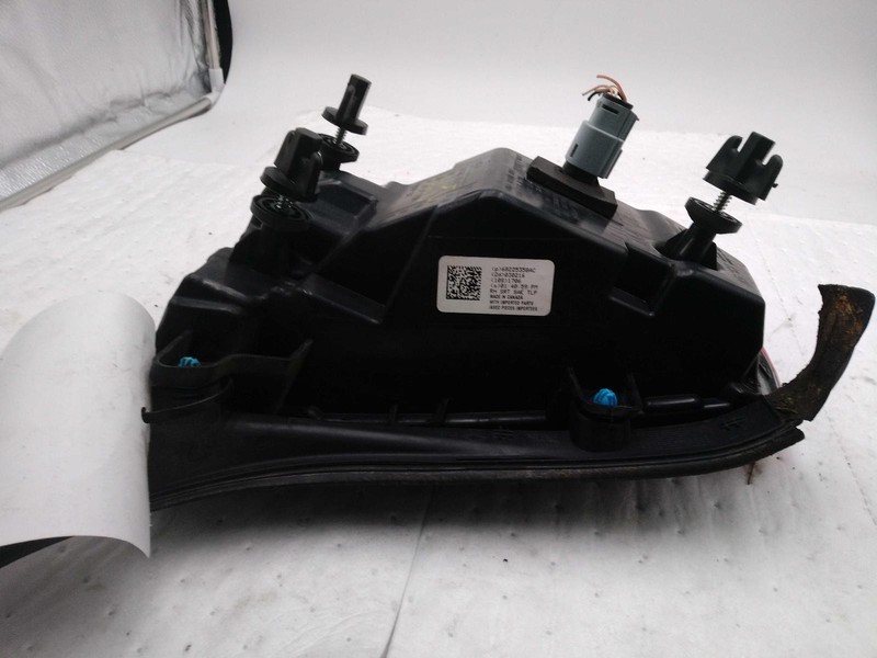 2016 Chrysler 300 Right Tail Light Assembly Black Trim OEM Used SCUFFS 220K