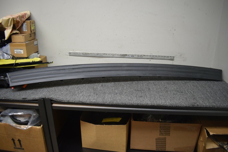 2016-2019 CADILLAC ESCALADE STEP PAD FACTORY OEM