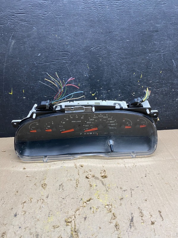 2006 Ford E350 Gauge Speedometer Cluster OEM U5531 DG