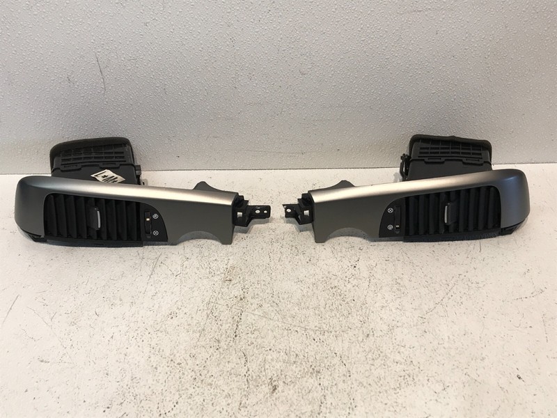 06-12 Sedona Left Driver Right Passenger Dash A/C Air Vent Grille OEM Silver