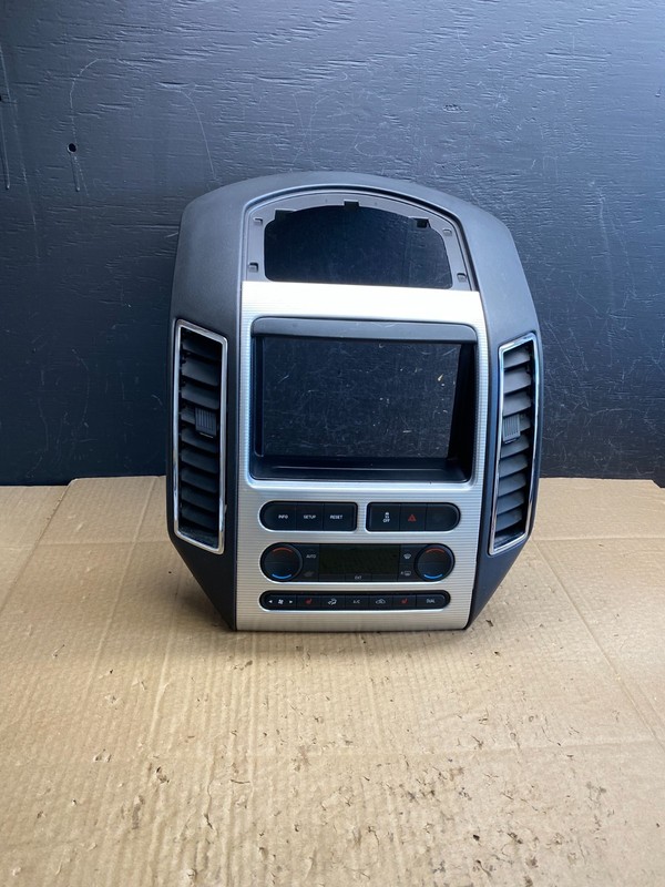 2007 - 2010 Ford Edge Heater Climate Control Radio Control Dash Bezel AC9506DG
