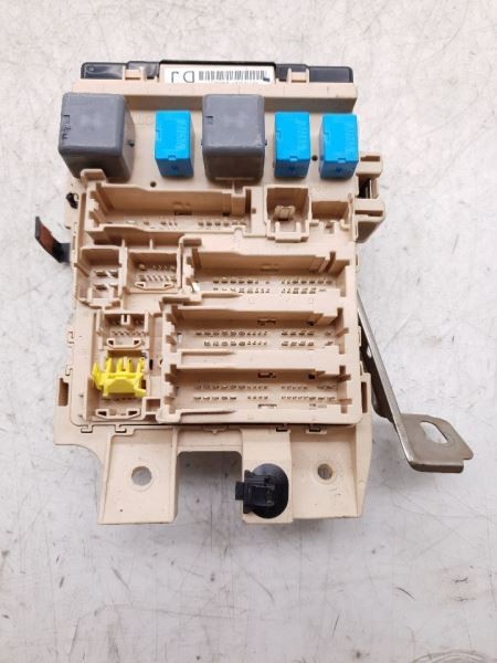 06 TOYOTA SOLARA SLE 2.4L CABIN FUSE BOX 2AZFE