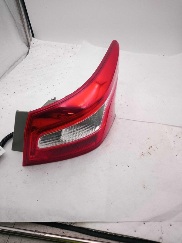 2019 Nissan Sentra Right Tail Light Assembly Silver OEM 126277 70K Miles
