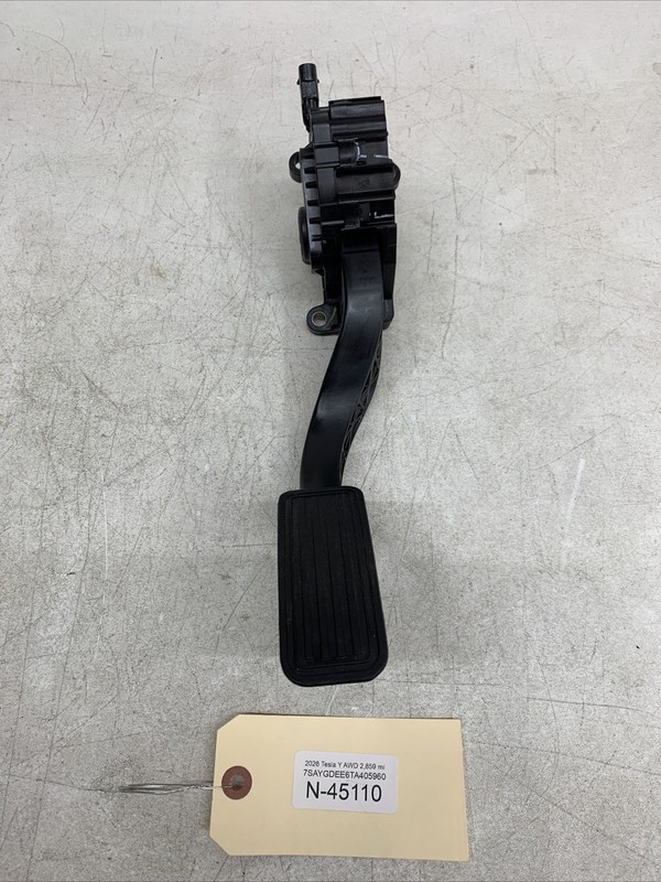 2026 TESLA MODEL Y ACCELERATION GAS PEDAL THROTTLE SENSOR 45110 B111