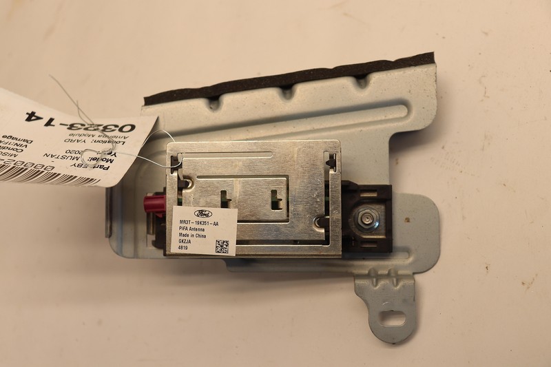 2015-2022 FORD MUSTANG AM FM RADIO ANTENNA CONTROL UNIT MODULE W/ MODULE OEM