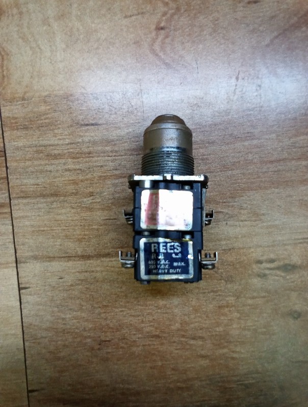 REES R-B 600VAC 250VDC W/Selector Switch (No Key)
