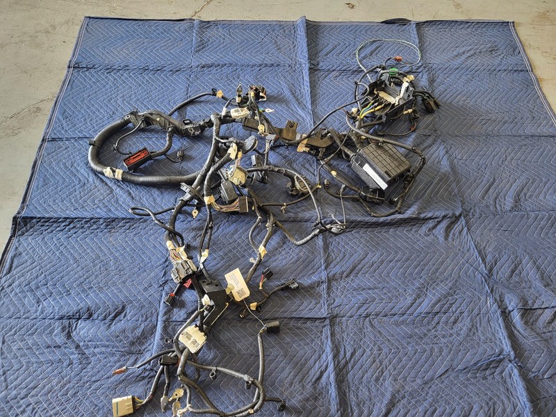 Used Oem Ford Engine Bay Fuse Box Wiring Harness 2021-2023 Mustang Mach-E RWD