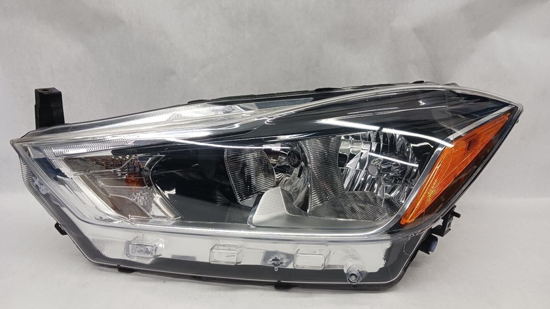 18-'20 NISSAN KICKS Left driver headlight halogen OEM Grade A!