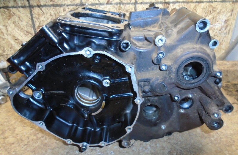 1998 Suzuki Marauder VL800 VL 800 Engine Case Casing Crank Block Crankcase Motor