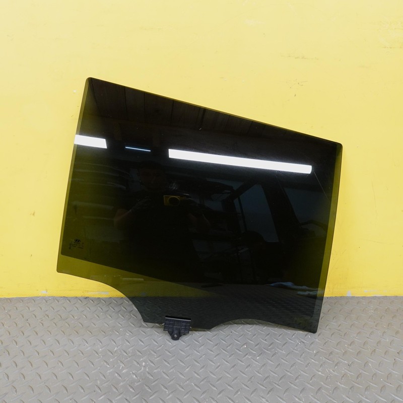 2024-2025 HYUNDAI SANTA FE RIGHT SIDE REAR DOOR WINDOW GLASS OEM 83420R6010