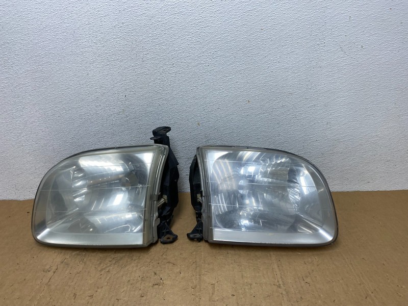 2000 - 2004 Toyota Tundra Left+Right Side Halogen Headlights Oem AD1381 DW