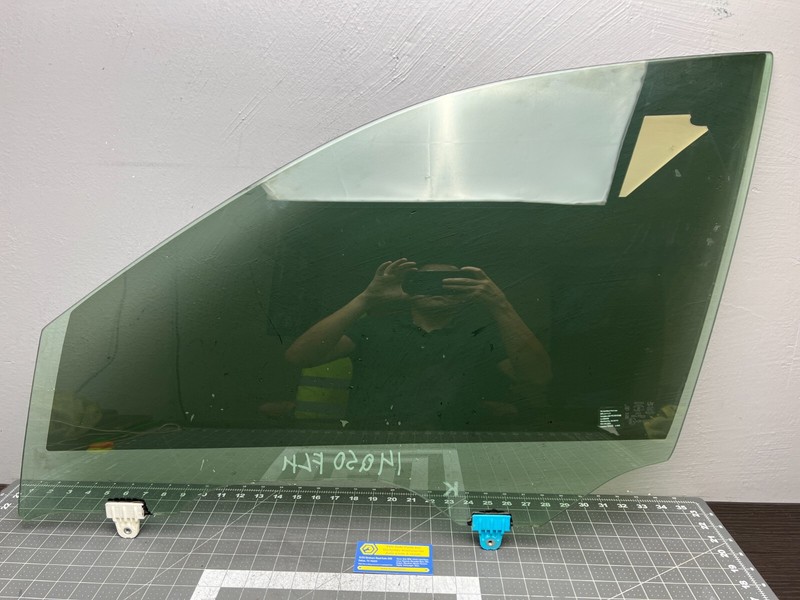 14-19 INFINITI Q50 - FRONT LEFT DRIVER SIDE DOOR WINDOW GLASS OEM 80301-4GA0B