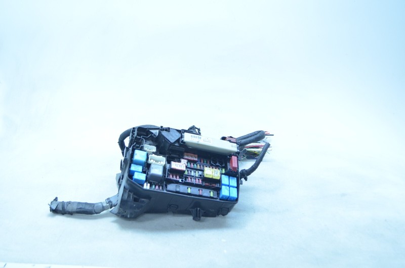 11-17 LEXUS CT200H HYBRID FUSE RELAY BOX OEM