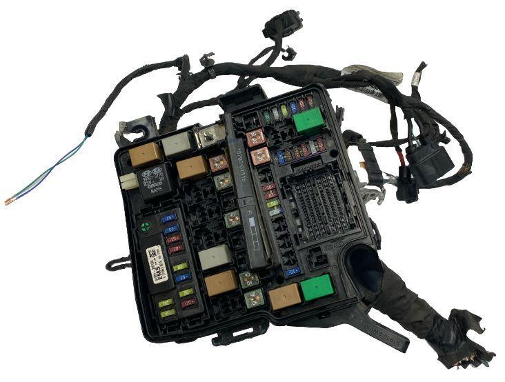 Hyundai Santa Fe engine fuse box 17 18 relay block box OEM 2.4L FWD 912014Z594