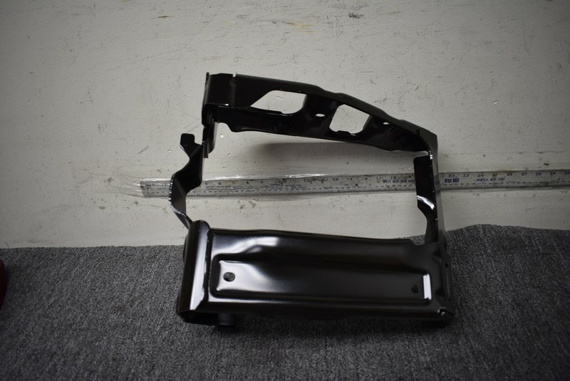 2020 BMW 5 SERIES HEADLIGHT BRACKET FACTORY OEM