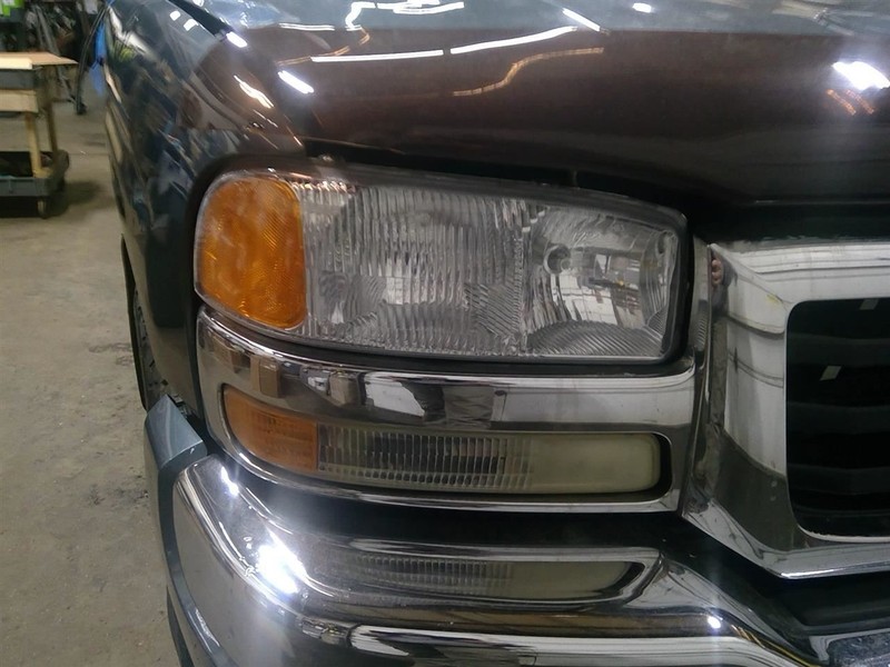 Passenger Headlight Classic Style Fits 06-07 SIERRA 1500 PICKUP 1753397