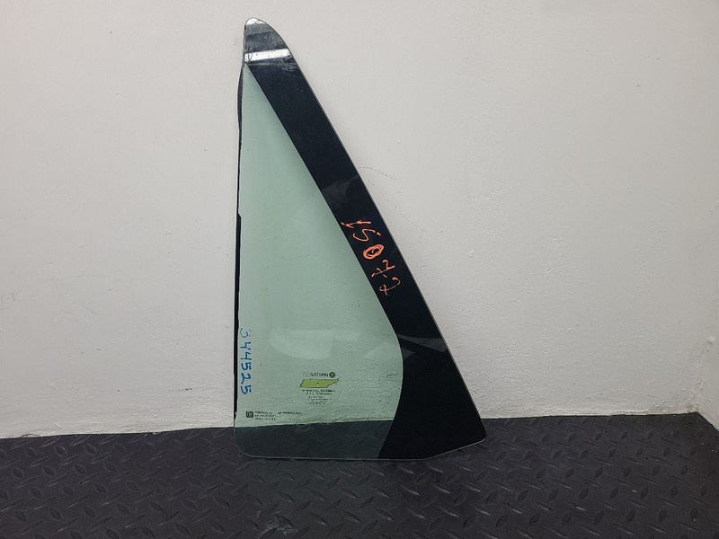 02-03 Saturn VUE Rear Left Driver Door Vent Glass OEM 22700190
