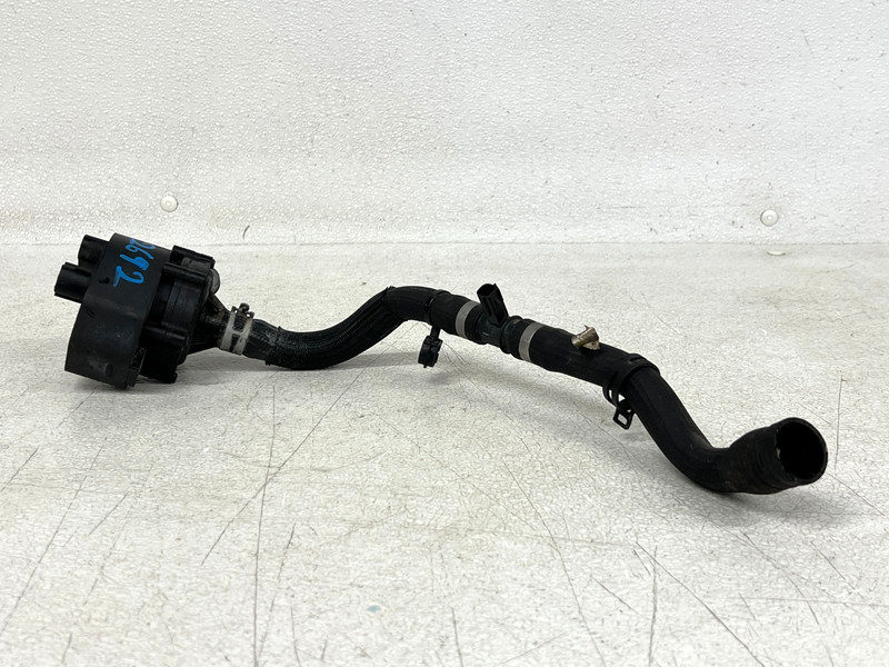 ⭐16-20 TESLA MODEL X S AUXILIARY WATER COOLANT COOLING PUMP W/ HOSE OEM LOT2692