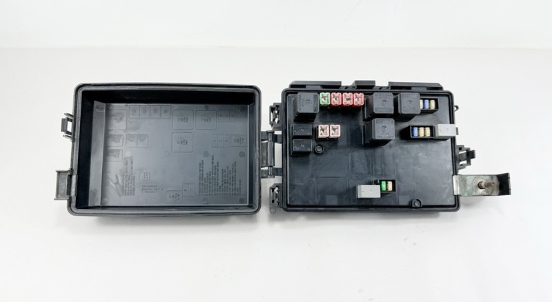 2008-2010 Chrysler 300 Dodge Charger Under Hood Engine Fuse Box 68059370AB OEM