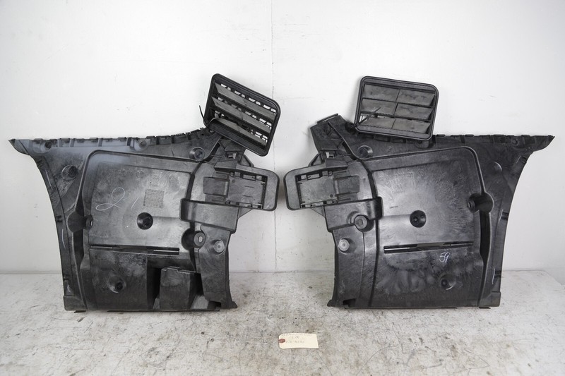 17-20 BMW M550i 540 530 G30 REAR BUMPER LEFT RIGHT GUIDE SUPPORT BRACKET W/ VENT