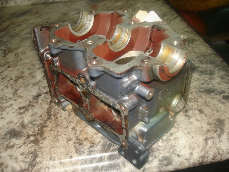 1974 Evinrude 9.9hp model 10424g cylinder block outboardboat motor part 4008
