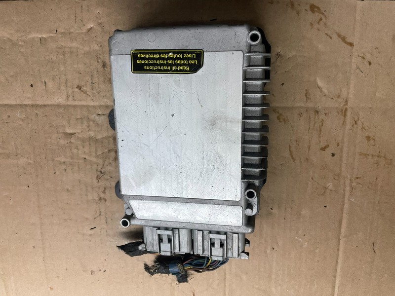 2003 Chrysler Dodge Caravan 3.3L Engine Control Unit ECU Module O0095 DG