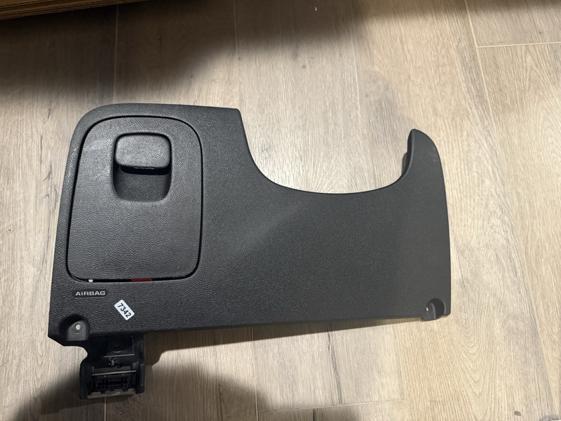 2017-2020 CHEVROLET TRAX LEFT LH KNEE BOLSTER W STORAGE BLACK