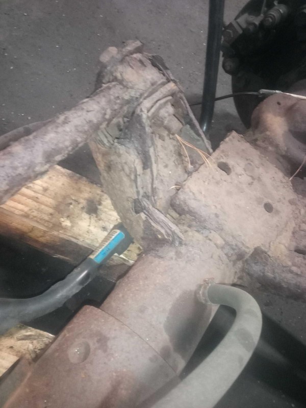 2011 RAM DODGE 1500 PICKUP 4WD Drive Axle Assembly RUSTY 96K OEM 5179880AC