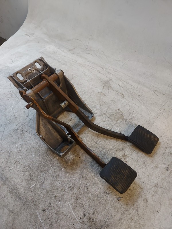 1995-2007 FORD RANGER CLUTCH PEDAL ASSEMBLY Brake Pedals OEM Manual Trans