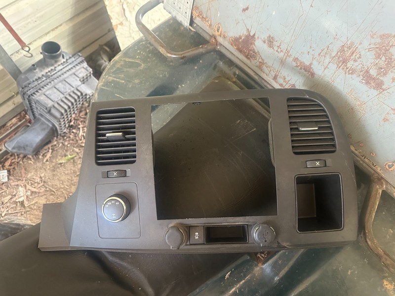 07-14 YUKON TAHOE SILVERADO SIERRA OEM RADIO HVAC CONTROL DASH VENT BEZEL TRIM