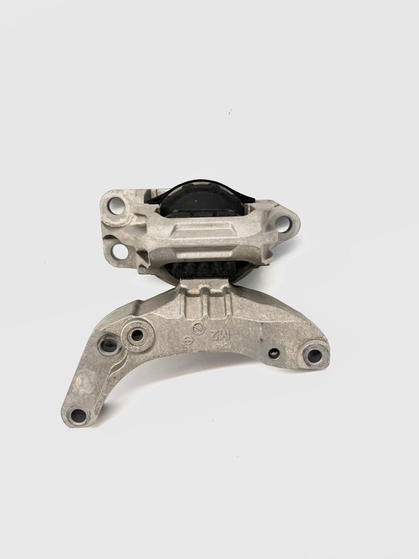 2018-2024 Nissan Kicks S 1.6L RH Passenger Right Frame Engine Mount OEM