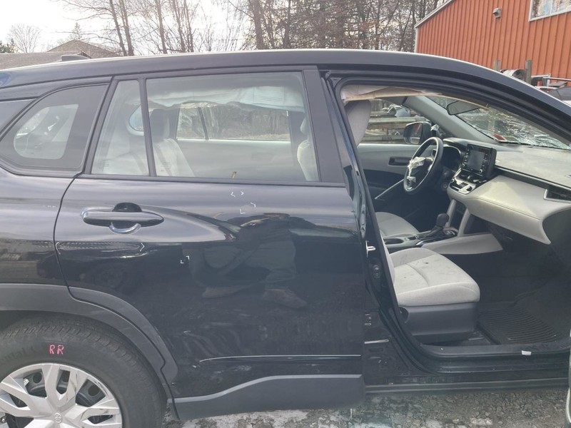 22-23 TOYOTA COROLLA CROSS RIGHT ROCKER W/POST BLACK PC:D11 AT AWD 62K -L- 63280