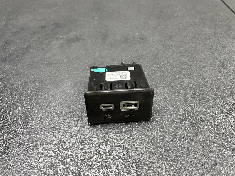 Dual USB Charge Adapter 2020 GMC Acadia 13525891 2021 2022 2023