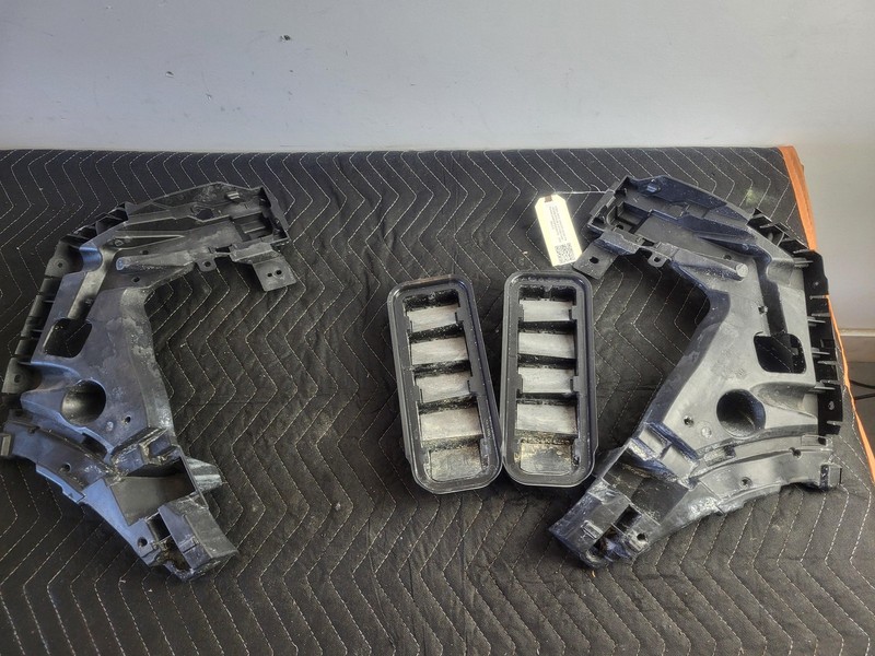 2021-2024 Volvo XC40 Rear Bumper Brackets & Quarter Pressure Vents OEM 32227485