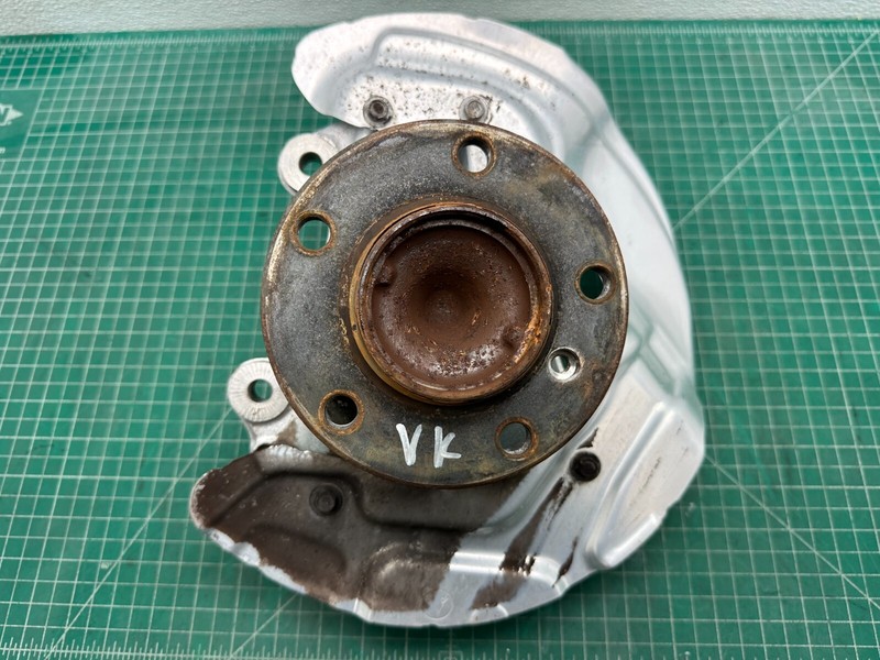 2014-2020 BMW 428i 430i RWD FRONT RIGHT PASSENGER SIDE SPINDLE KNUCKLE W HUB OEM