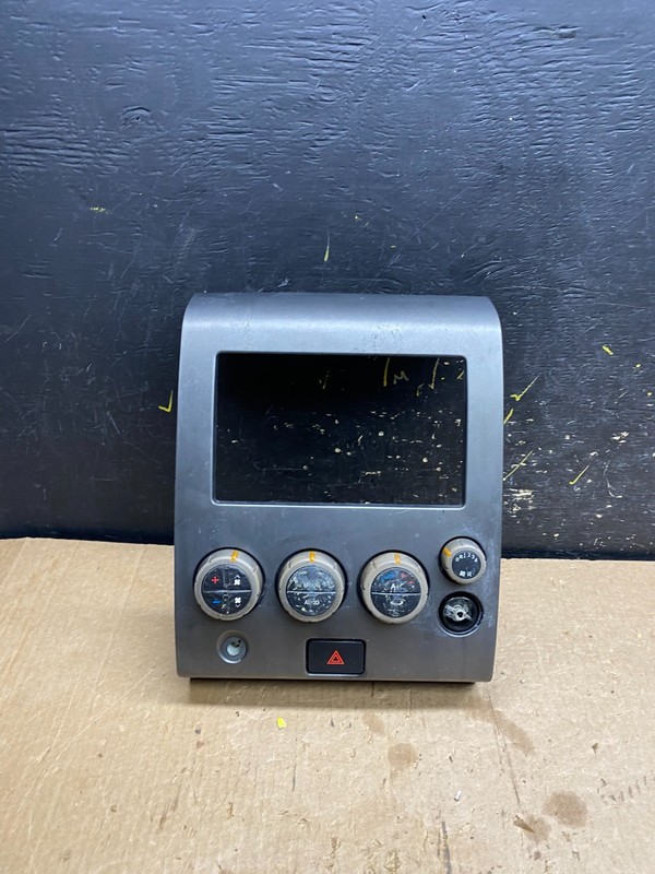 2004 - 2007 Nissan Titan Armada Radio r Climate Control Bezel Trim OEM z4520 DG