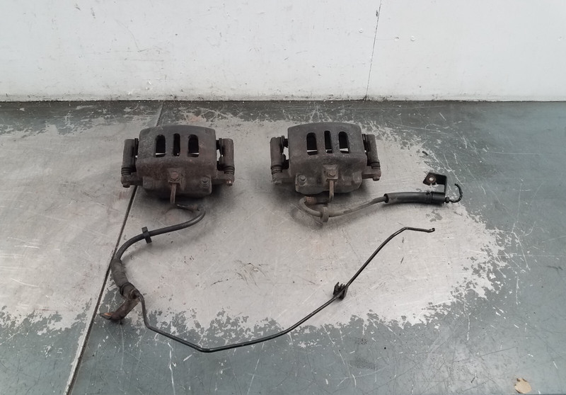 2004 03 04 Mercury Marauder Front Brake Caliper Set #1749 Y6