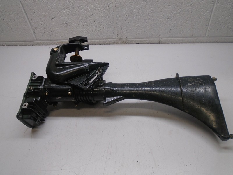 U4 1972 Ted Williams 5.0hp Outboard Midsection Swivel bracket Assembly / Clamps