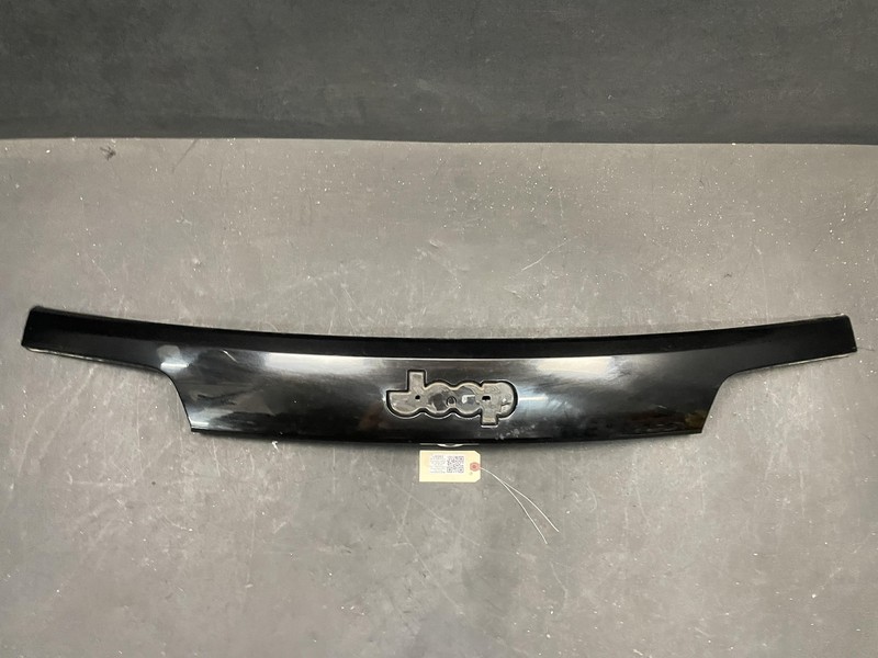 Rear Tailgate Molding 2018 Jeep Grand Cherokee 1WD55TRMAD 2014 2015 2016 - 2021