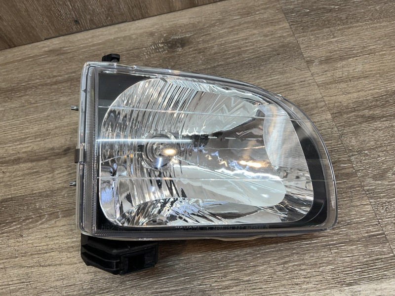 2001-2003 Toyota Tacoma RH Headlight Lamp ASSY OEM