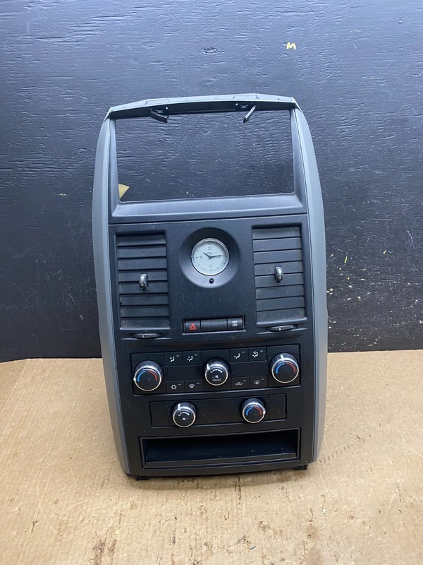 2008-2010 Chrysler Town Country Climate Control Panel Center Dash Trim Z7175 DG