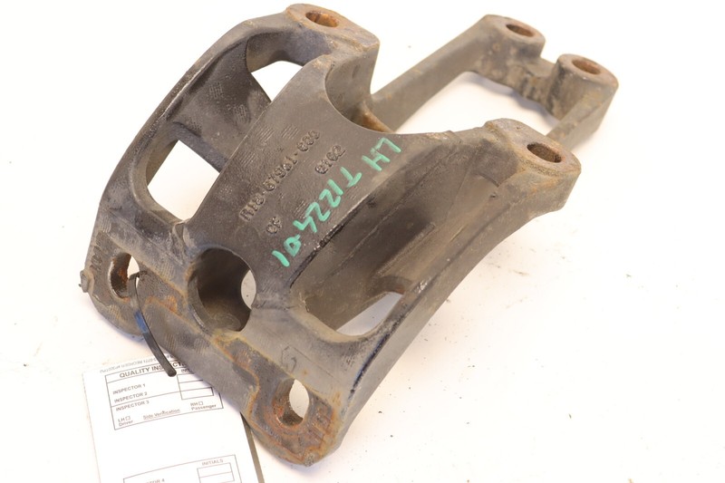 2018-24 FREIGHTLINER CASCADIA FRONT LEFT DRIVER CAB MOUNT BRACKET SUPPORT OEM