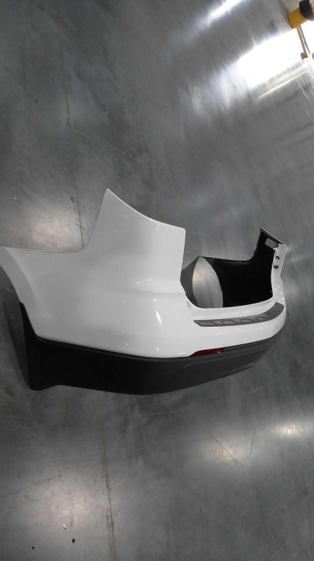 2017 Chevrolet Traverse White Bumper Assembly OEM 20983825 125k Miles