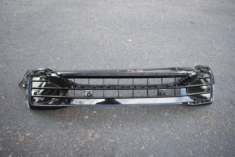 2018-2021 VOLKSWAGEN TIGUAN S LOWER GRILLE FACTORY OEM