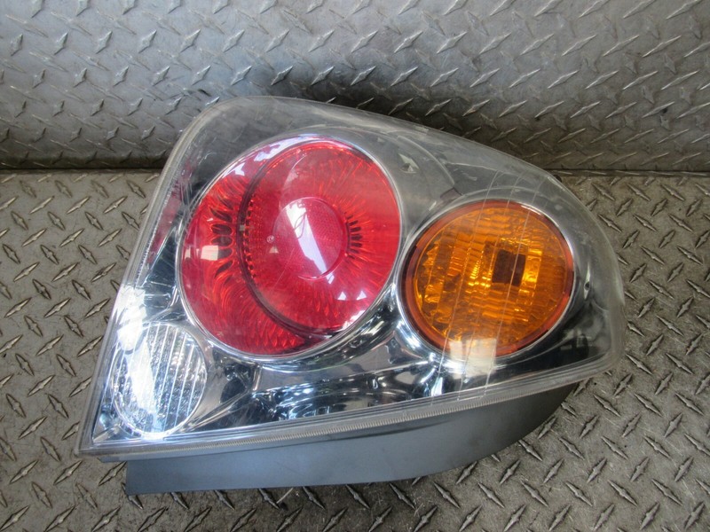 02 03 04 NISSAN ALTIMA LEFT DRIVER REAR QUARTER PANEL TAIL LIGHT BRAKE LAMP