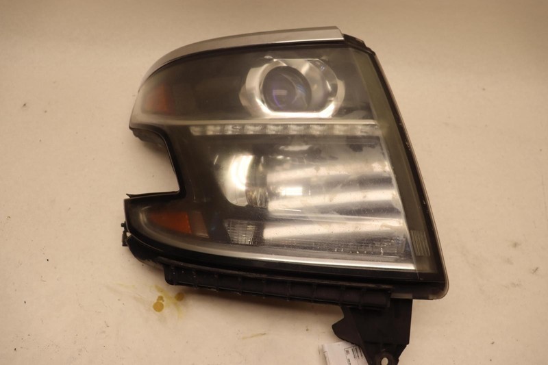 2015-2016 CHEVY/GMC SUBURBAN FRONT RIGHT PASSENGER SIDE HEADLIGHT HEADLAMP OEM