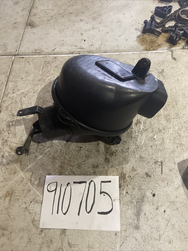 1995 1996 1997 Lexus UCF20 LS400 Air Intake Cleaner Box Housing