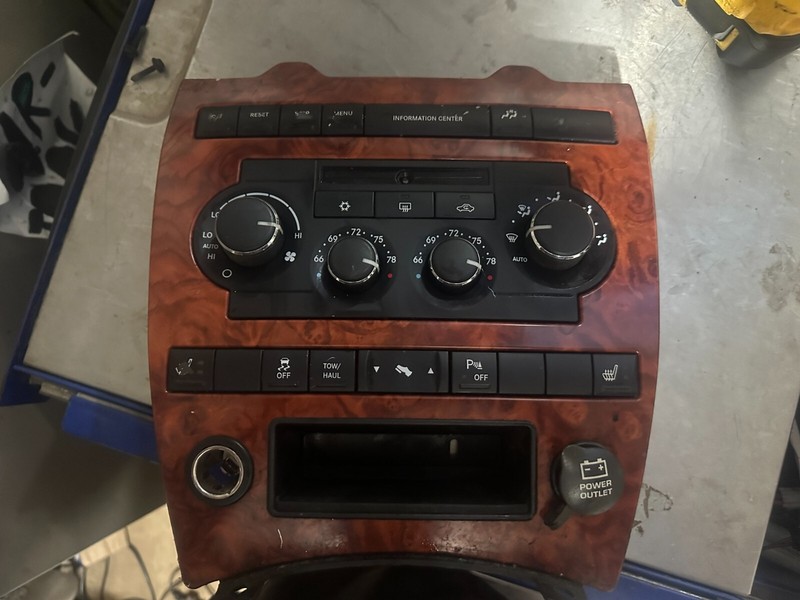 05-07 JEEP GRAND CHEROKEE OEM HEATER AC A/C CLIMATE CONTROL W/ RADIO BEZEL TRIM
