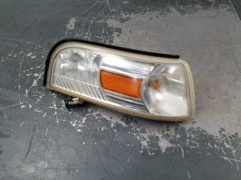 2007 Grand Marquis / Crown Vic Victoria Right Turn Signal / Park Light #9684 H5