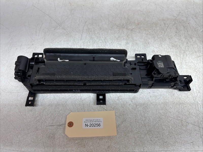 2024 Tesla Model 3 Driver Air Vent 20256 B83